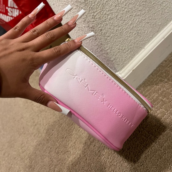 Hello Kitty waterproof cosmetics bag - Picture 4 of 4